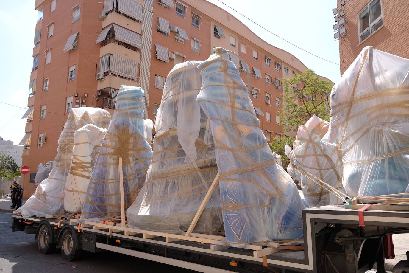 Las Hogueras empiezan a llenar las calles de Alicante