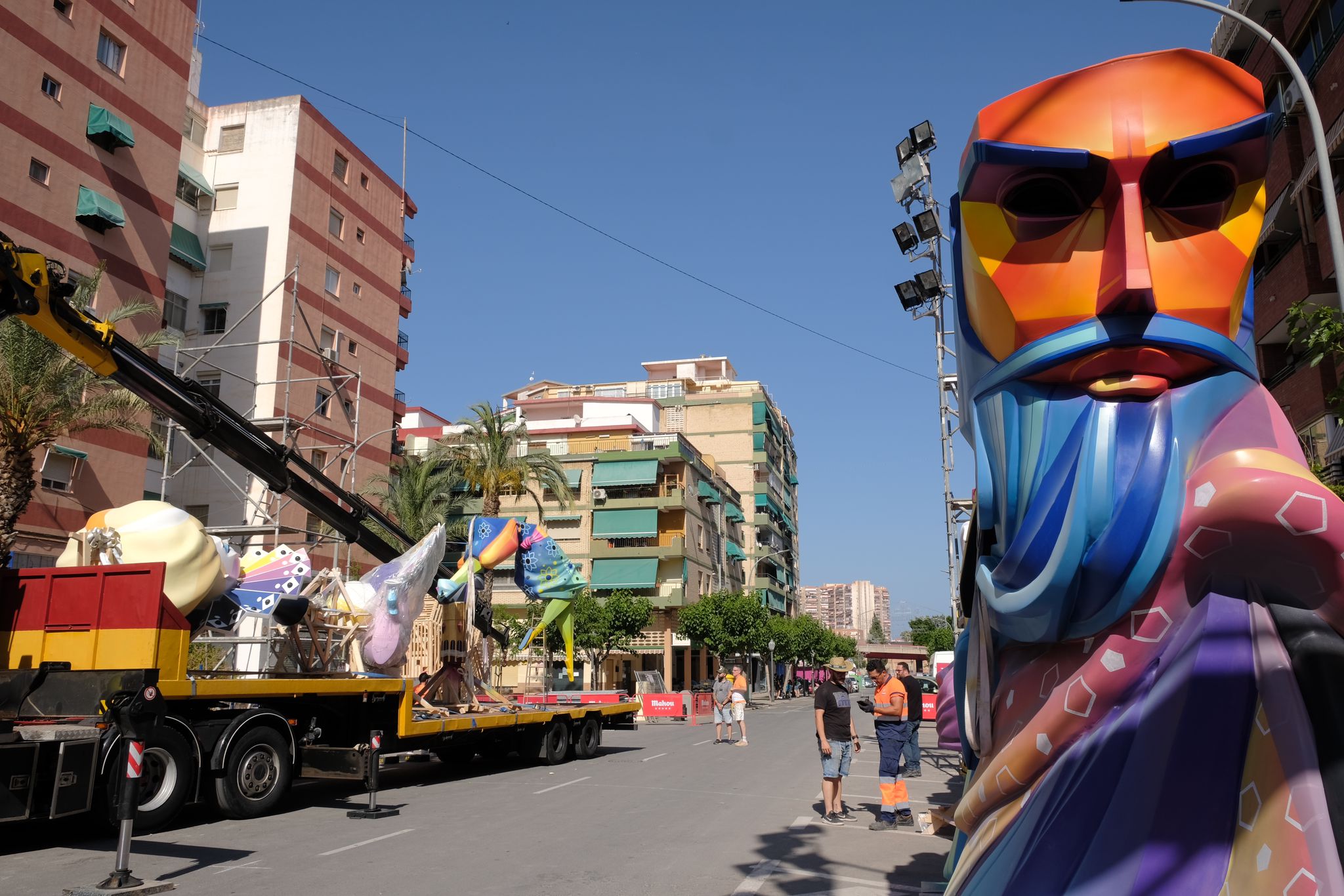 Las Hogueras empiezan a llenar las calles de Alicante