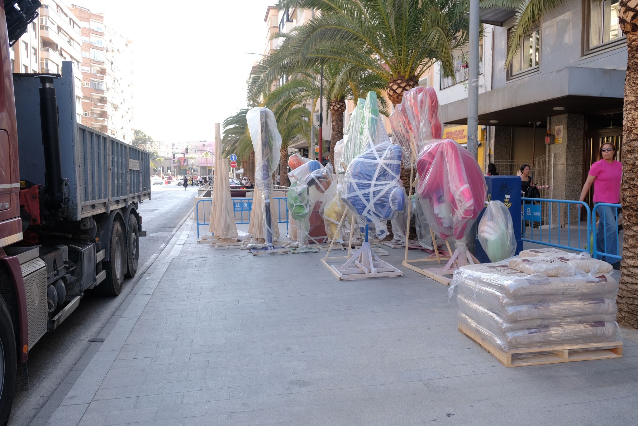 Las Hogueras empiezan a llenar las calles de Alicante