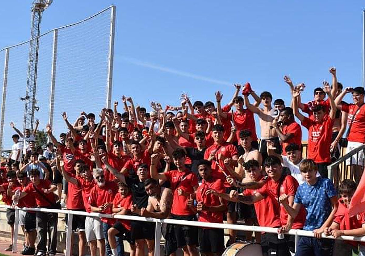 Aficionados del Jove Español durante la promoción de ascenso.