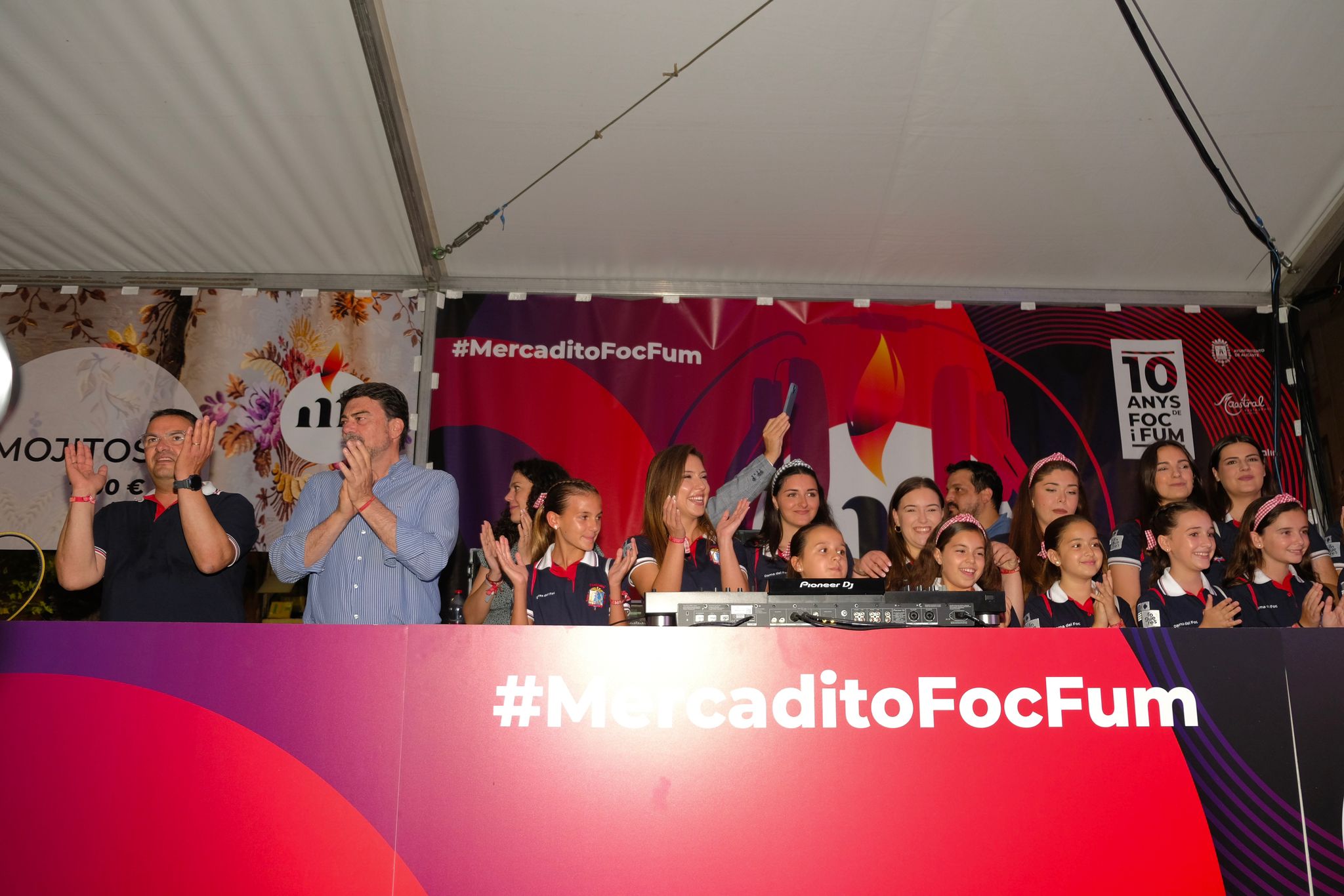 Inaugurado el Mercadito de Fogueres en el paseo de Federico Soto