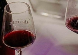 Vino de la DOP Alicante.
