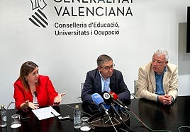 Comparecencia de este martes para anunciar la medida, con el conseller Rovira al centro de la imagen.