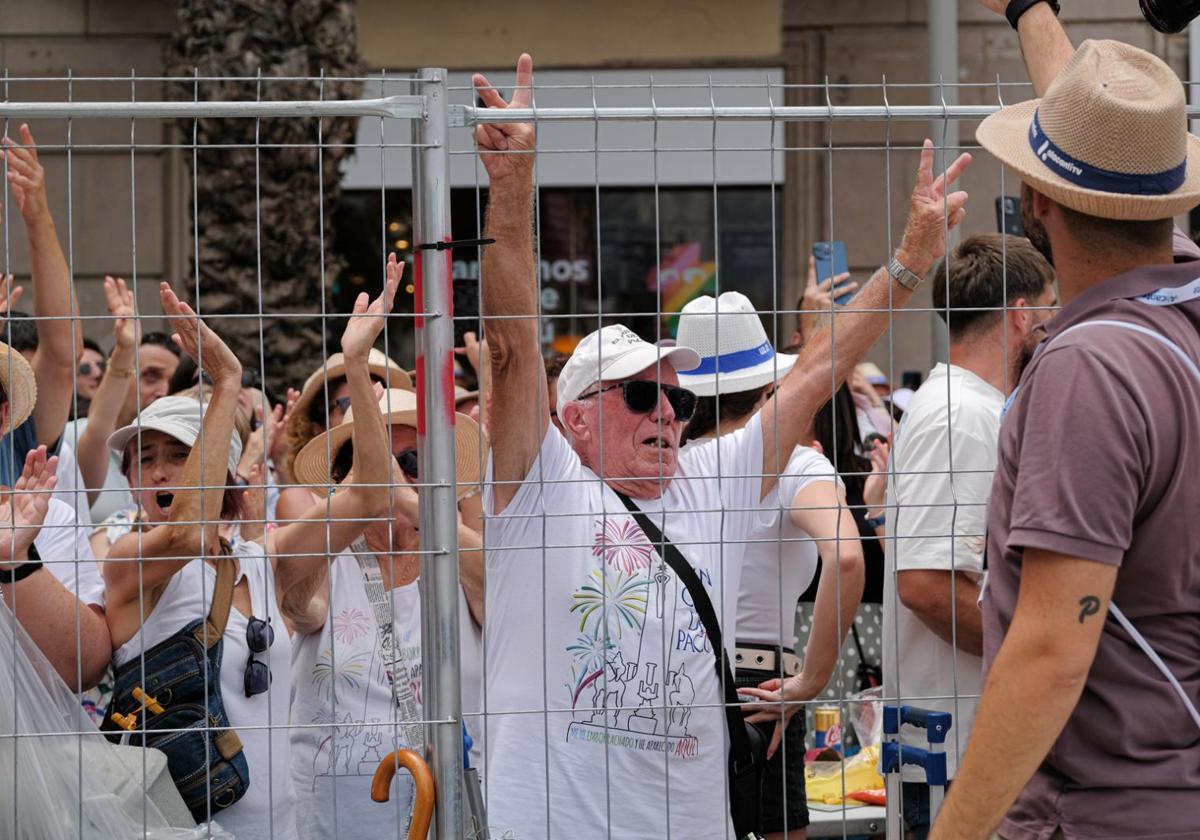 Revive foto a foto la mascletà de Coeters Dragón en Luceros