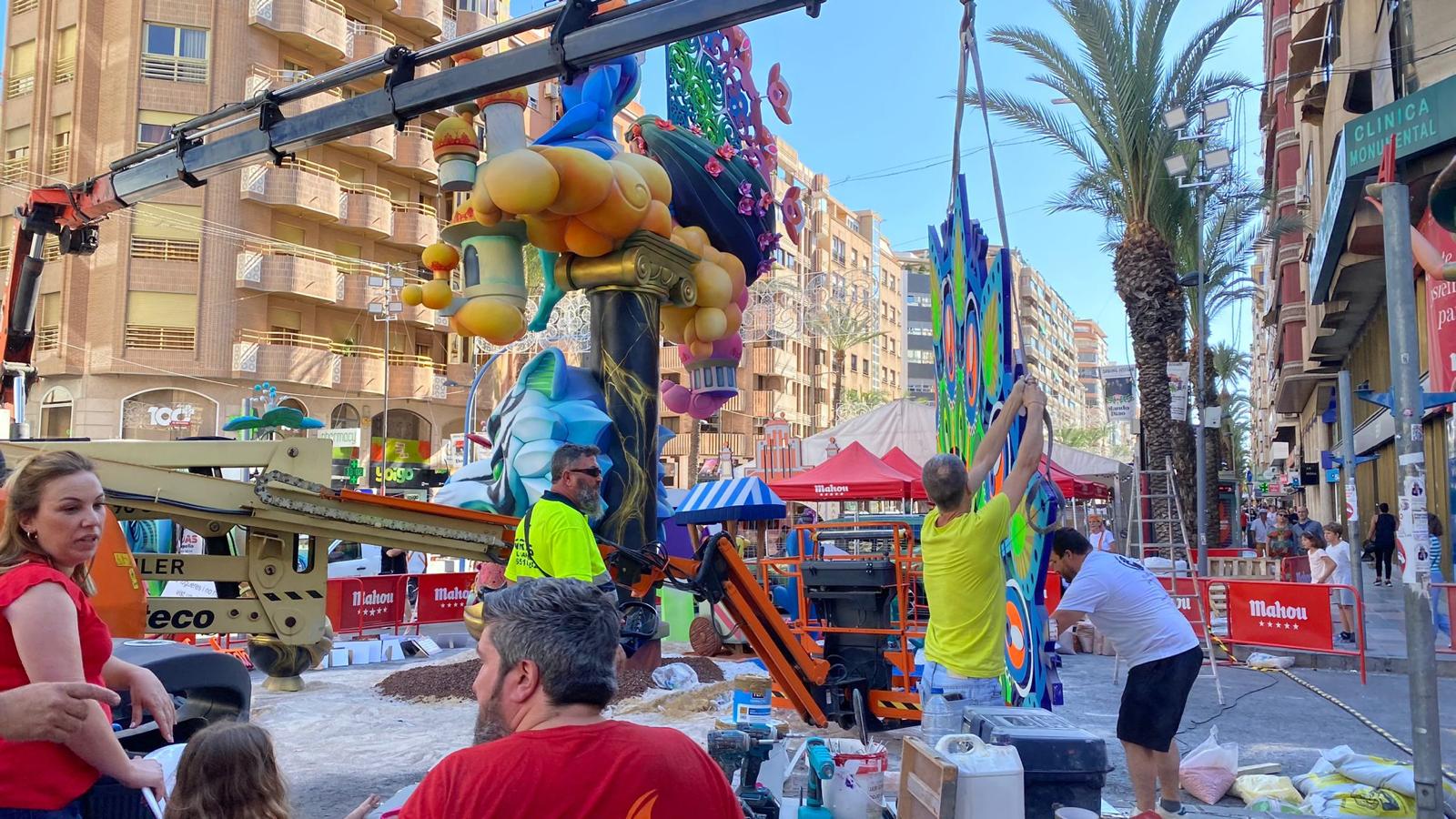 Imagen principal - Mercado Central salva su hoguera de milagro
