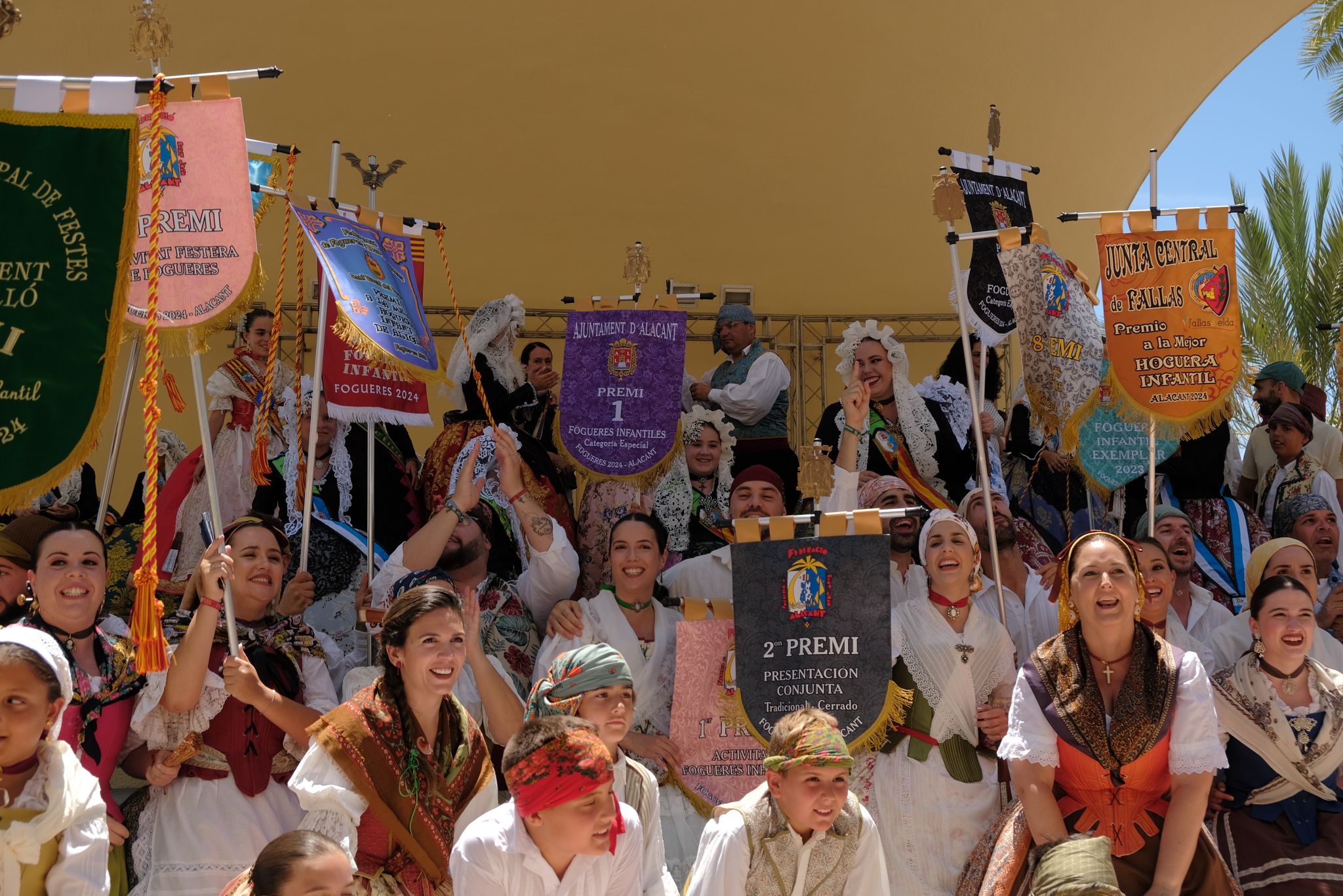 Florida Portazgo luce su primer premio mientras La Ceràmica voltea su banderín