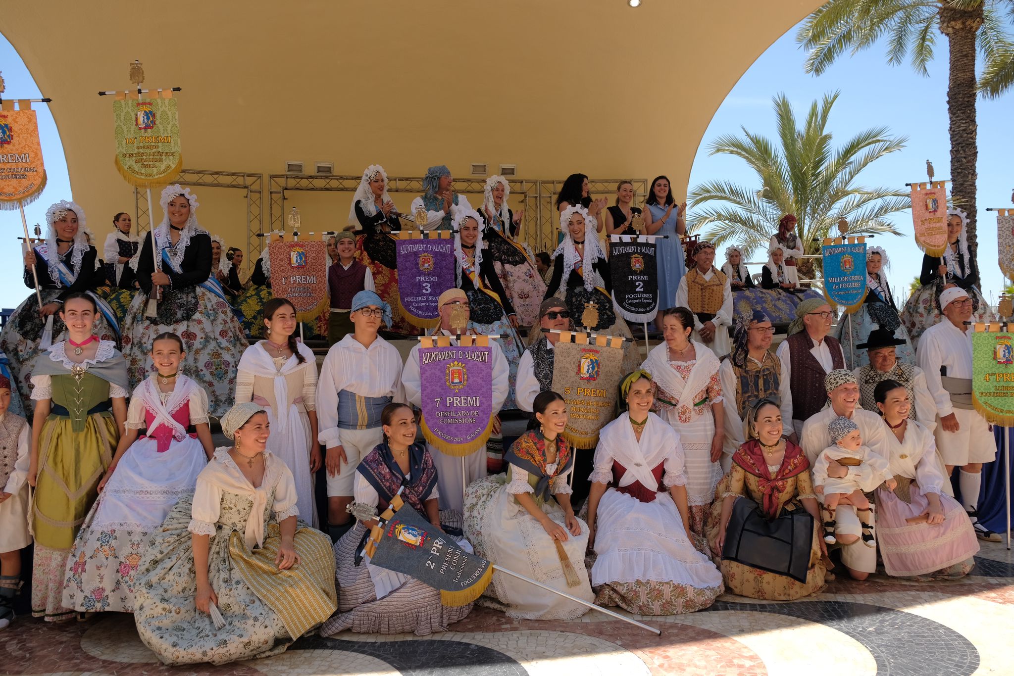 Florida Portazgo luce su primer premio mientras La Ceràmica voltea su banderín