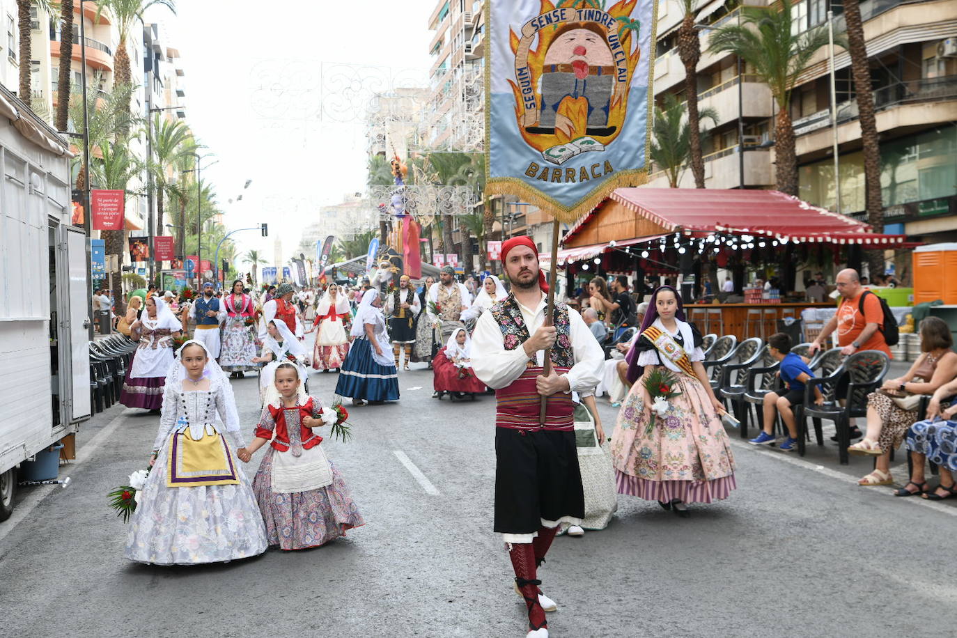 La Virgen del Remedio ya está cubierta de flores