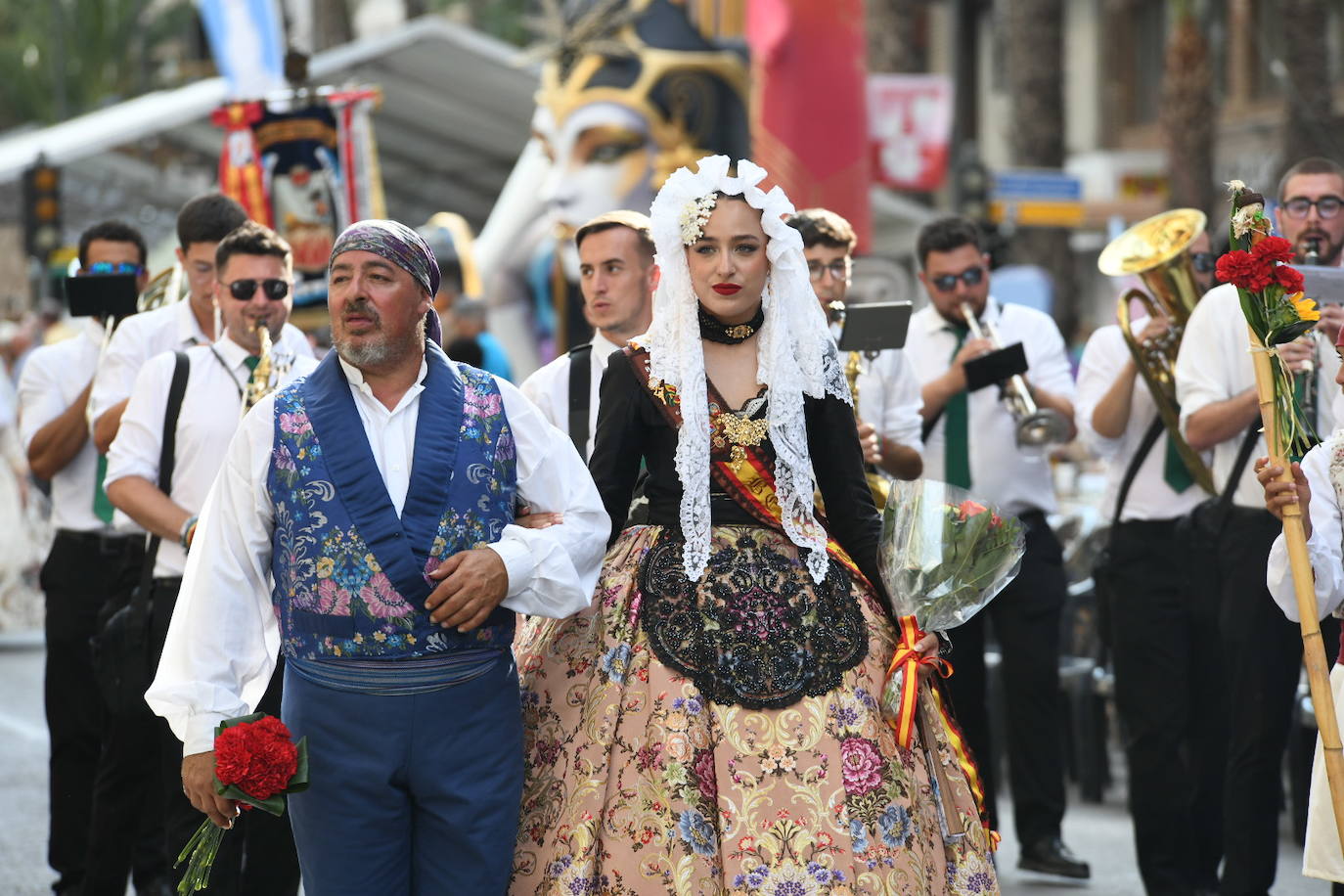 La Virgen del Remedio ya está cubierta de flores