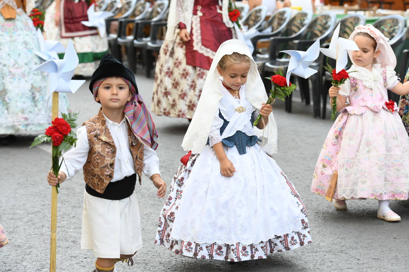 La Virgen del Remedio ya está cubierta de flores