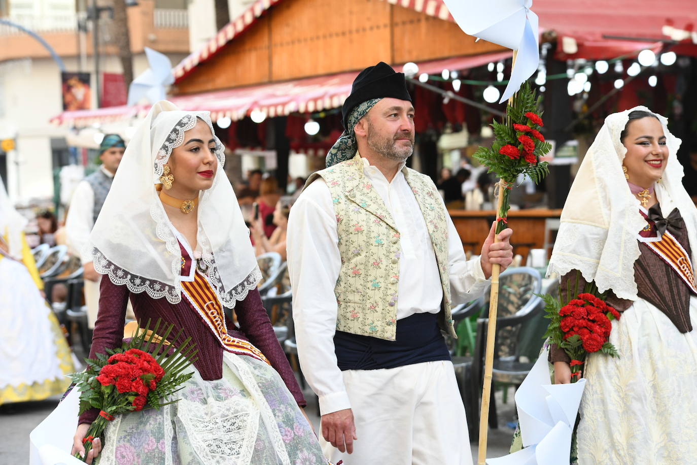 La Virgen del Remedio ya está cubierta de flores