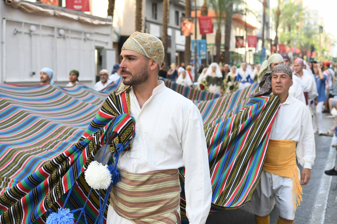 La Virgen del Remedio ya está cubierta de flores