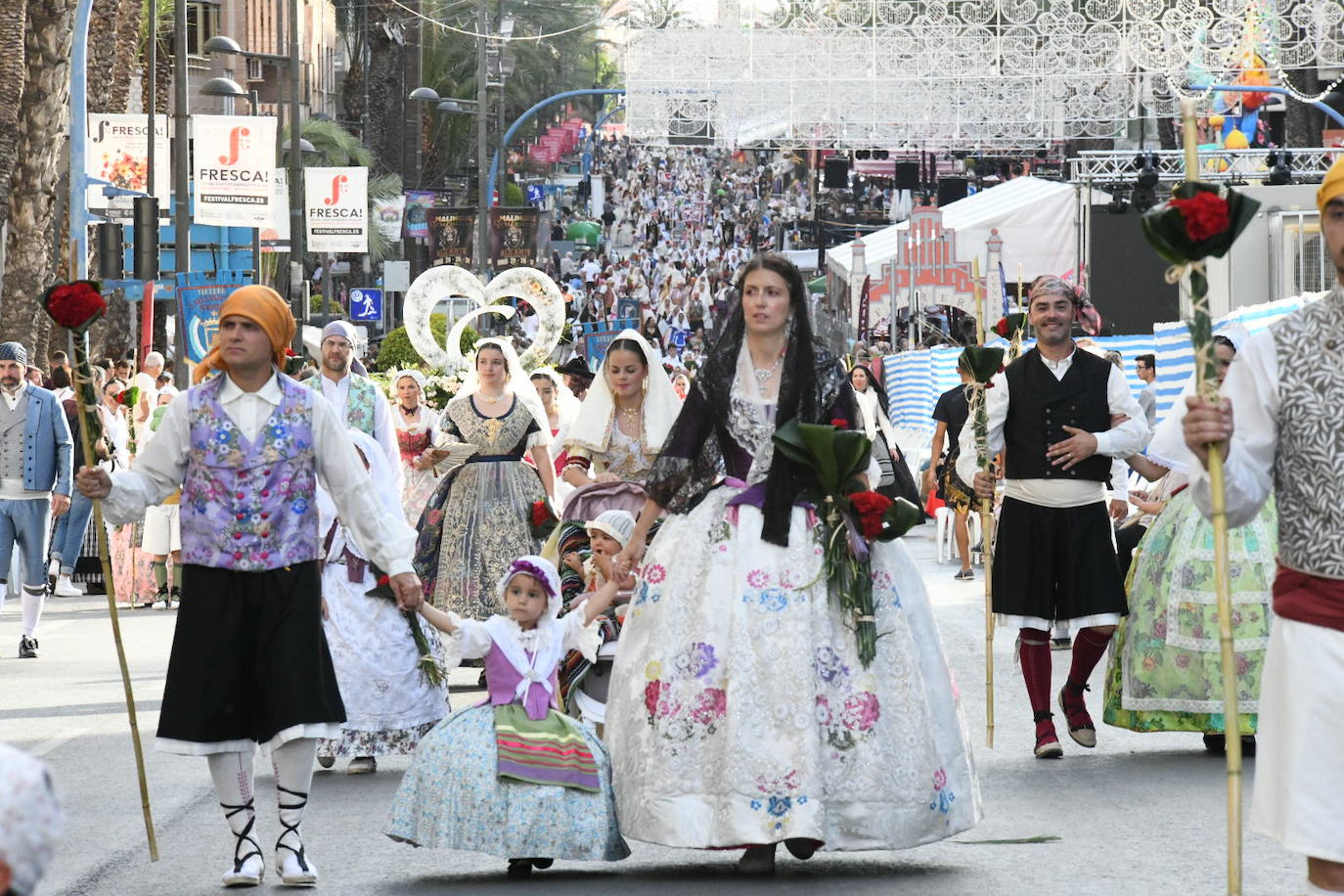 La Virgen del Remedio ya está cubierta de flores