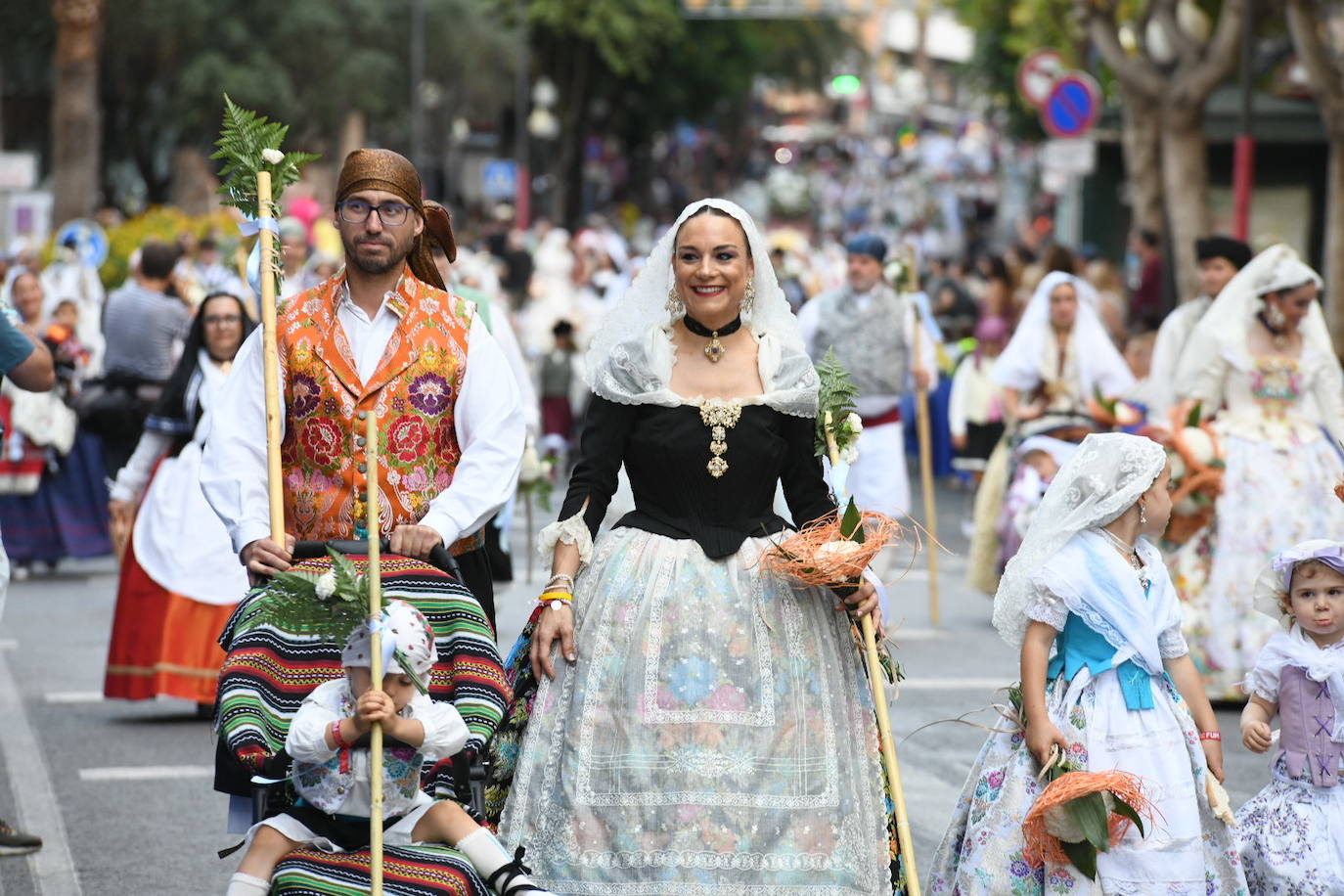 La Virgen del Remedio ya está cubierta de flores