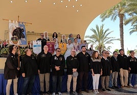 Els Chuanos recogen el banderín con el premio de TodoAlicante.