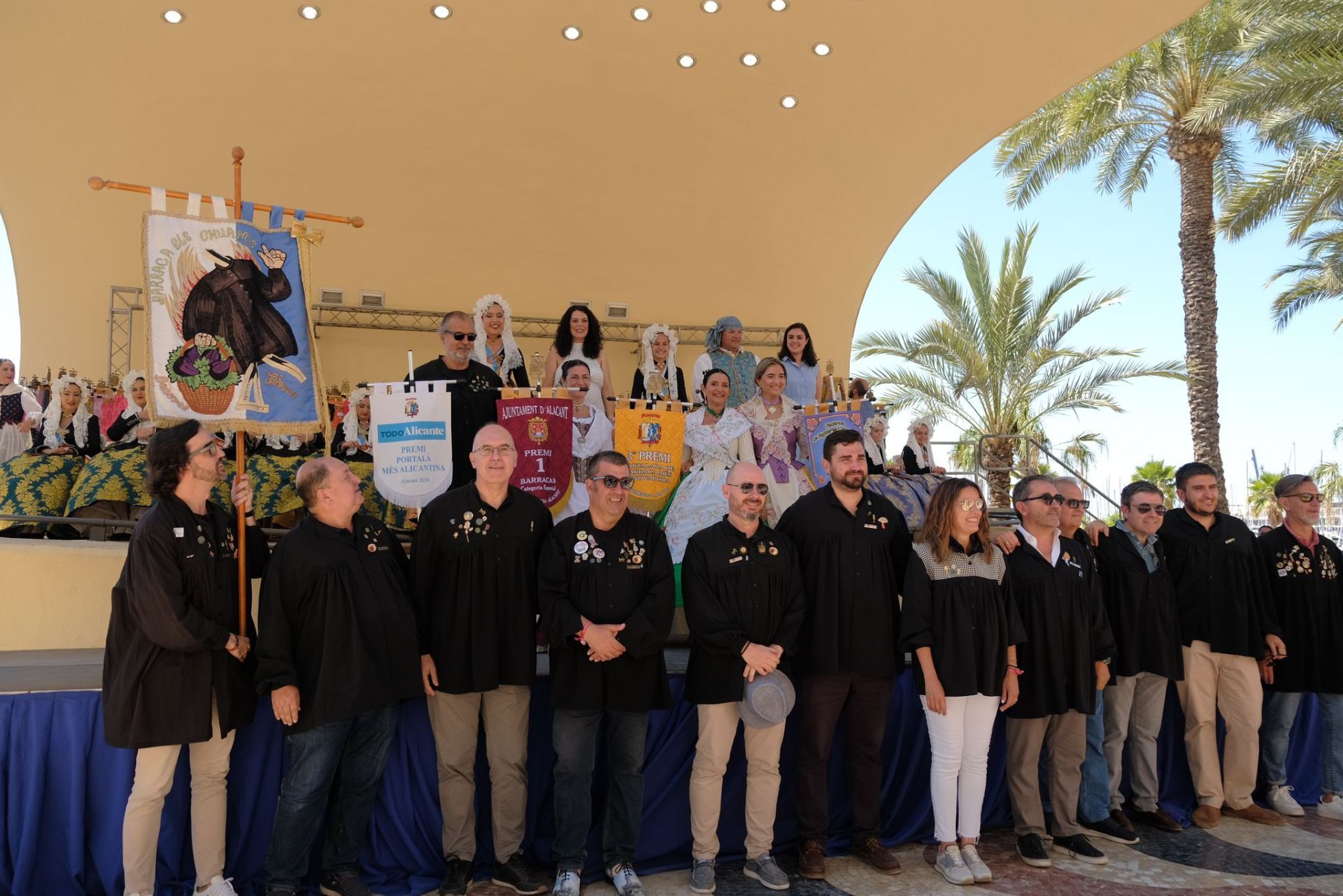 Els Chuanos recogen el banderín con el premio de TodoAlicante.