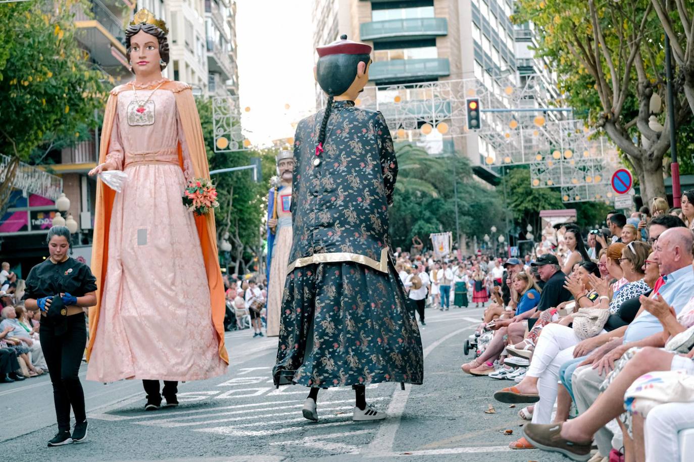 El mundo se une en torno a las Hogueras de Alicante