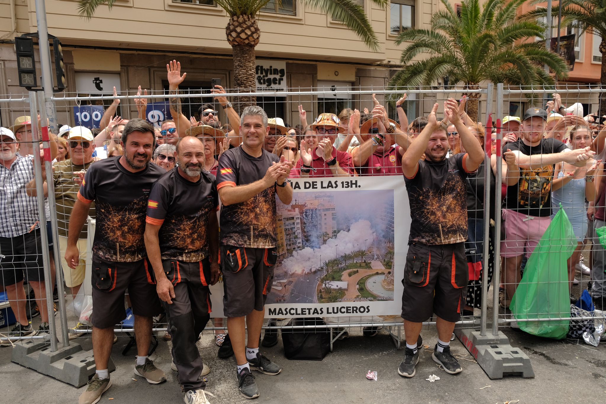 Así ha sido foto a foto la mascletà del 24 de junio