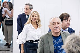 La vicepresidenta segunda y ministra de Trabajo y Economía Social, Yolanda Díaz, el secretario general de la UGT, Pepe Álvarez, y el responsable de Formación y Prevención de Riesgos Laborales de CEPYME.