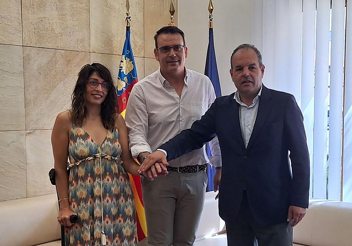 El presidente de la Cámara de Comercio, Carlos Baño, con el alcalde de Mutxamel, Rafael García.