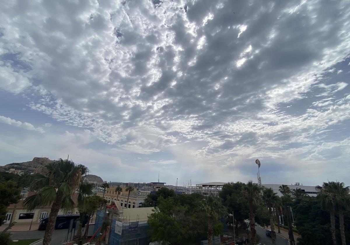 Nubes en evolución este miércoles en Alicante.