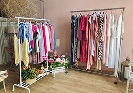 Algunas de las prendas a la venta para recaudar fondos a favor de Charlie.