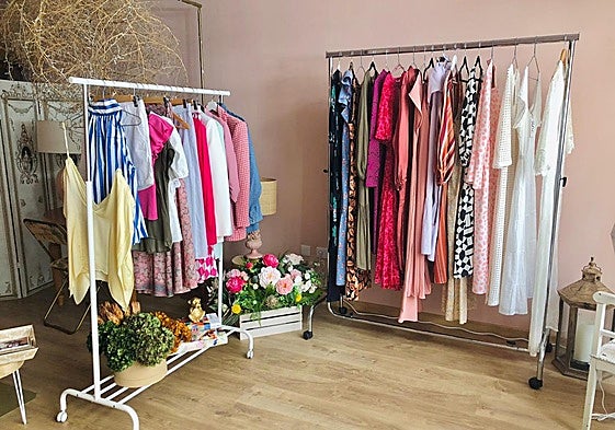 Algunas de las prendas a la venta para recaudar fondos a favor de Charlie.