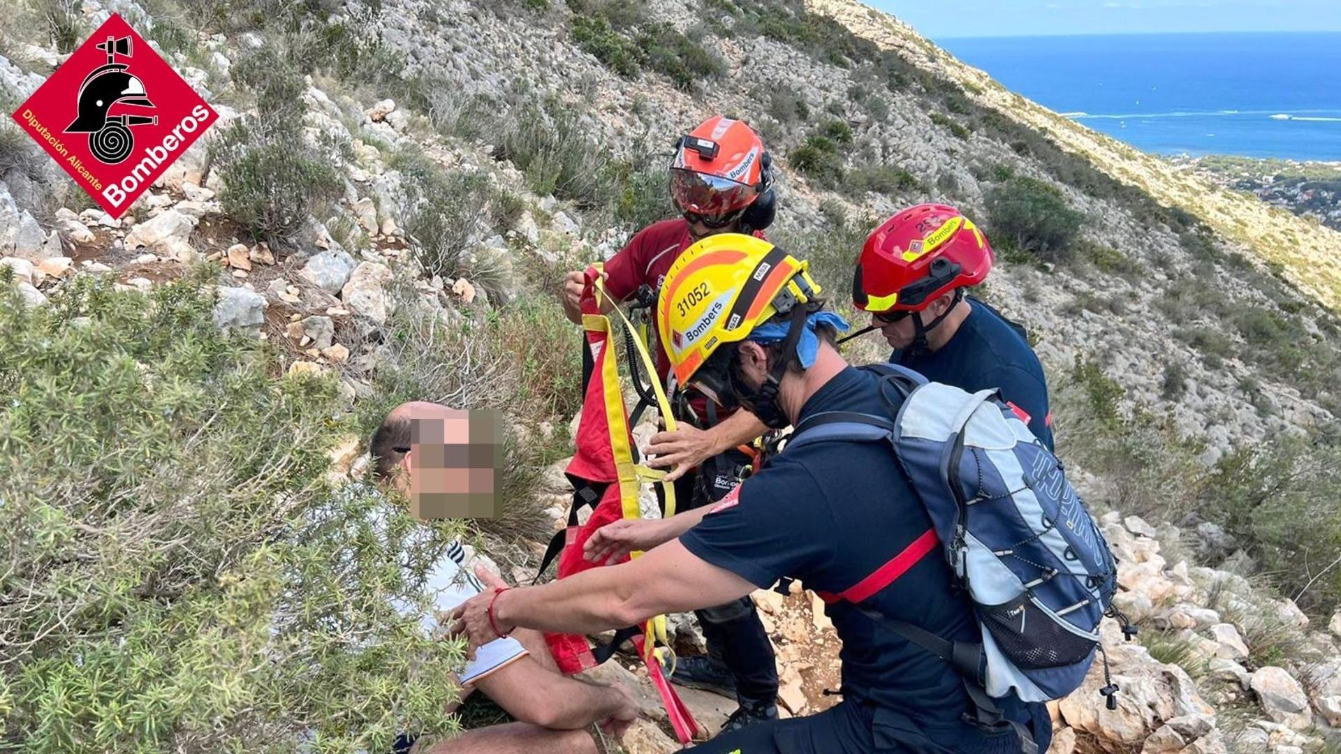 Los Bomberos Rescatan A Cuatro Personas En Tres Intervenciones En ...