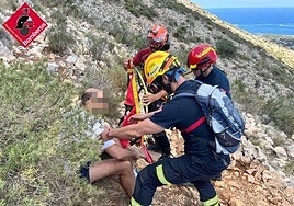 Los Bomberos rescatan a un senderista perdido.