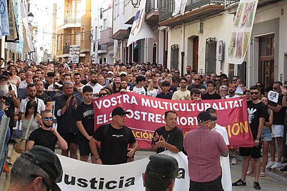 Manifestación de repulsa en Gata de Gorgos por el asesinato de David Lledó