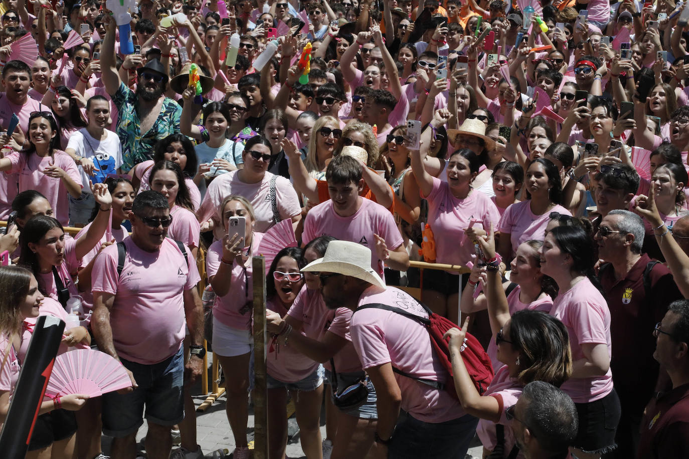 El chupinazo abre la Festa Major de Dénia