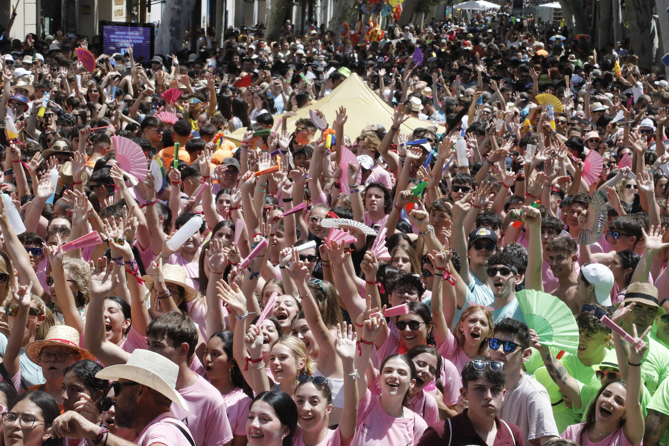 El chupinazo abre la Festa Major de Dénia