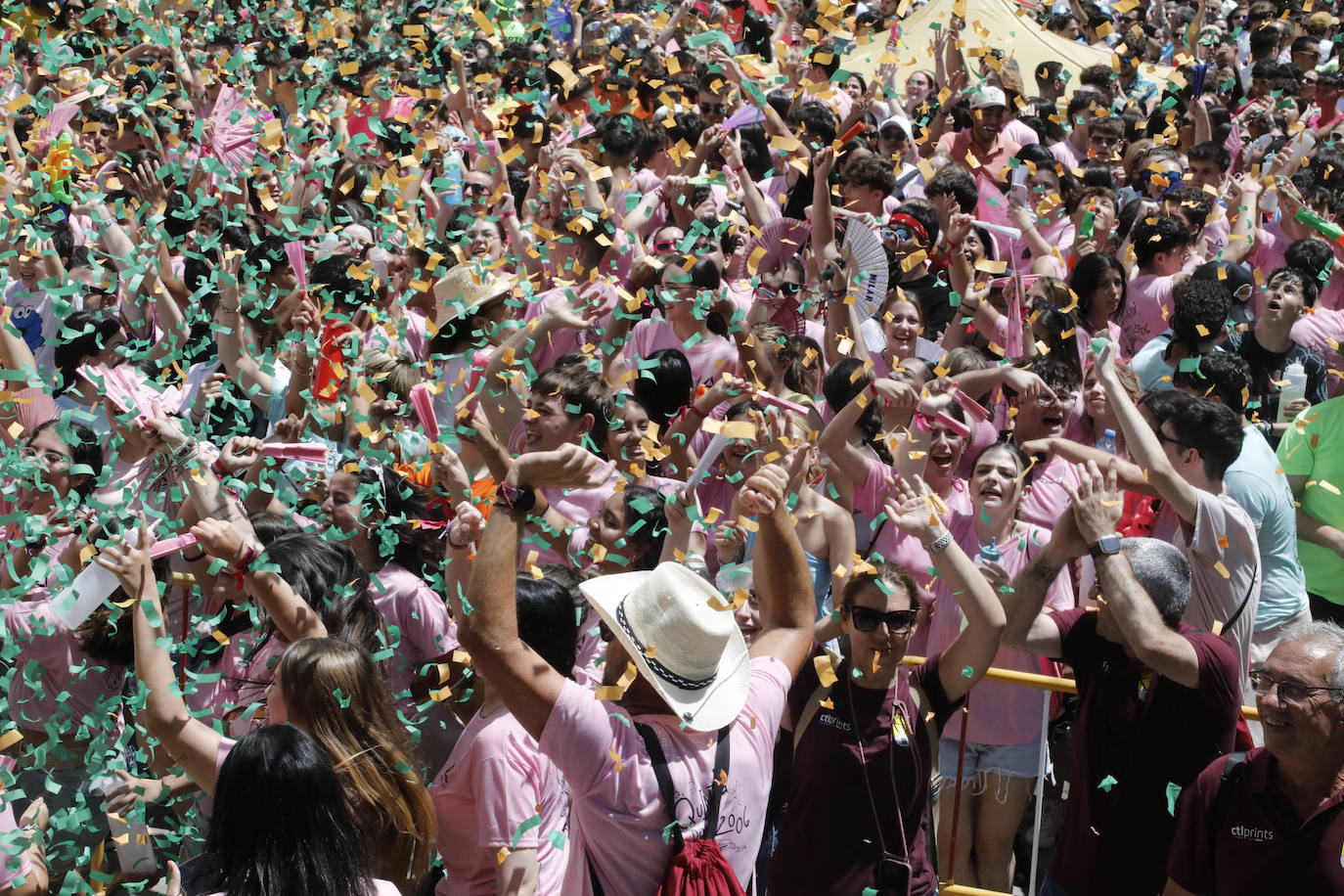 El chupinazo abre la Festa Major de Dénia