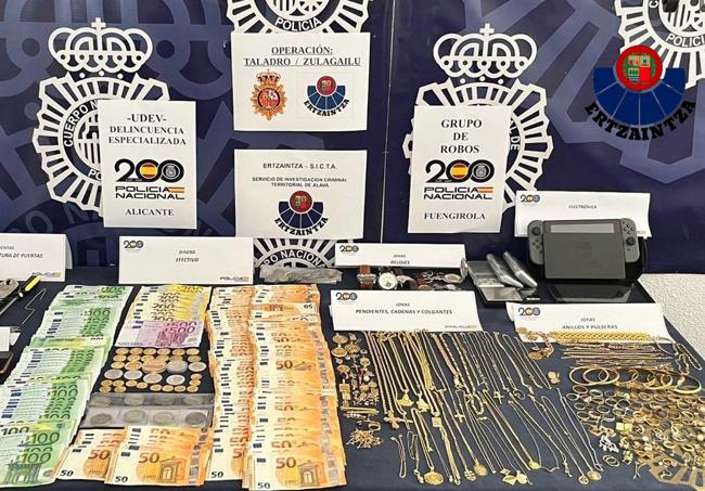 Material incautado por la policía.
