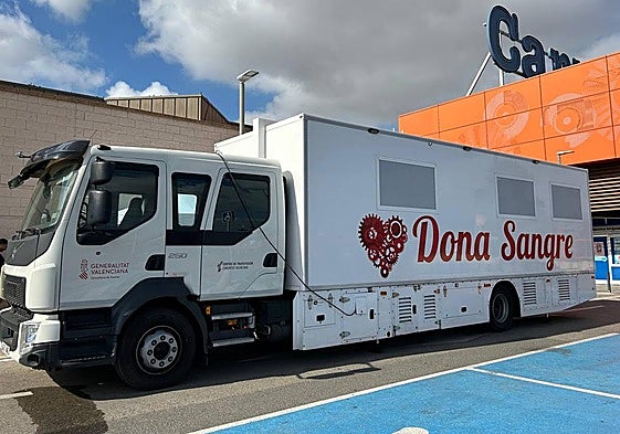 Punto de donación instalado este lunes en Elche.