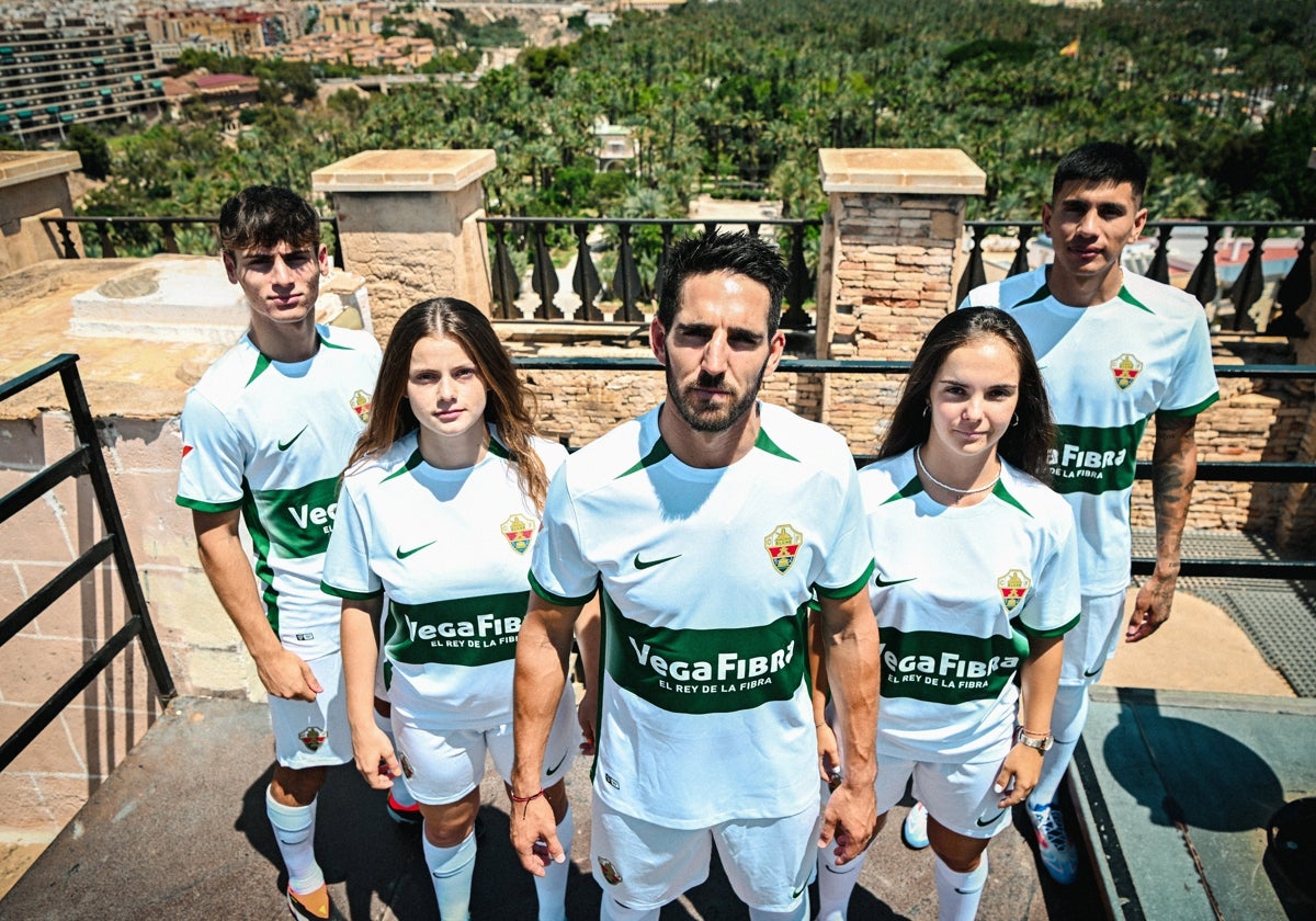 Imagen difundida por el Elche de su nueva camiseta.