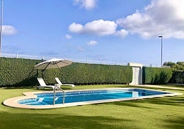 Piscina privada en una casa particular de Alicante.