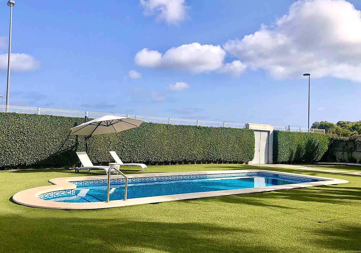 Piscina privada en una casa particular de Alicante.