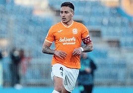 Sotillos, con el brazalete de capitán del Fuenlabrada.