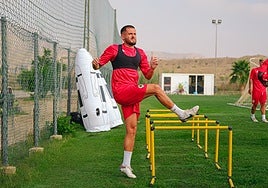 José Artiles se ejercita esta mañana en el campo de Fontcalent.