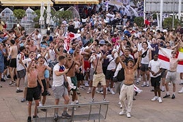Aficionados ingleses en la previa de uno de los partidos de la Eurocopa celebrada en Alemania.