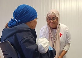 Madre con uno de los menores