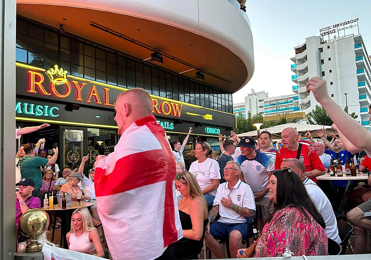 La afición inglesa siempre vive con mucha intensidad los partidos de su selección