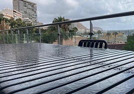 Chaparrón de lluvia este sábado en Alicante.