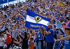 Afición del Hércules durante el ascenso a Primera RFEF.