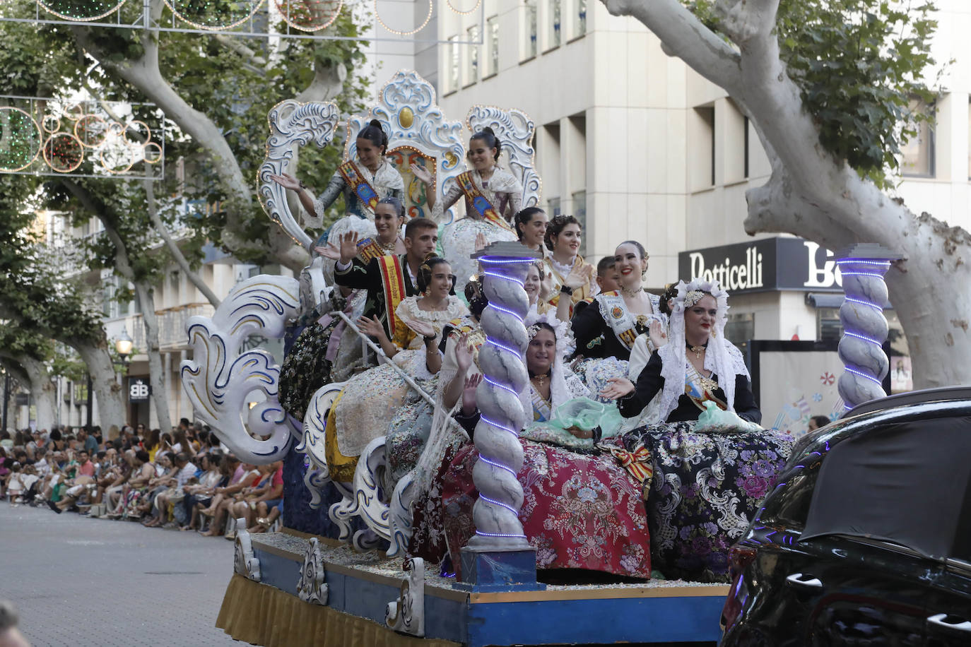Así ha sido el desfile de Carrozas 2024 de Dénia