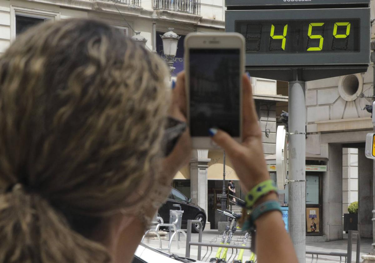 Superar los 40º se ha convertido en una costumbre durante los últimos veranos en Alicante.