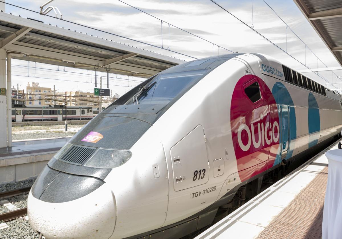 Una máquina de Ouigo en la estación de Alicante.