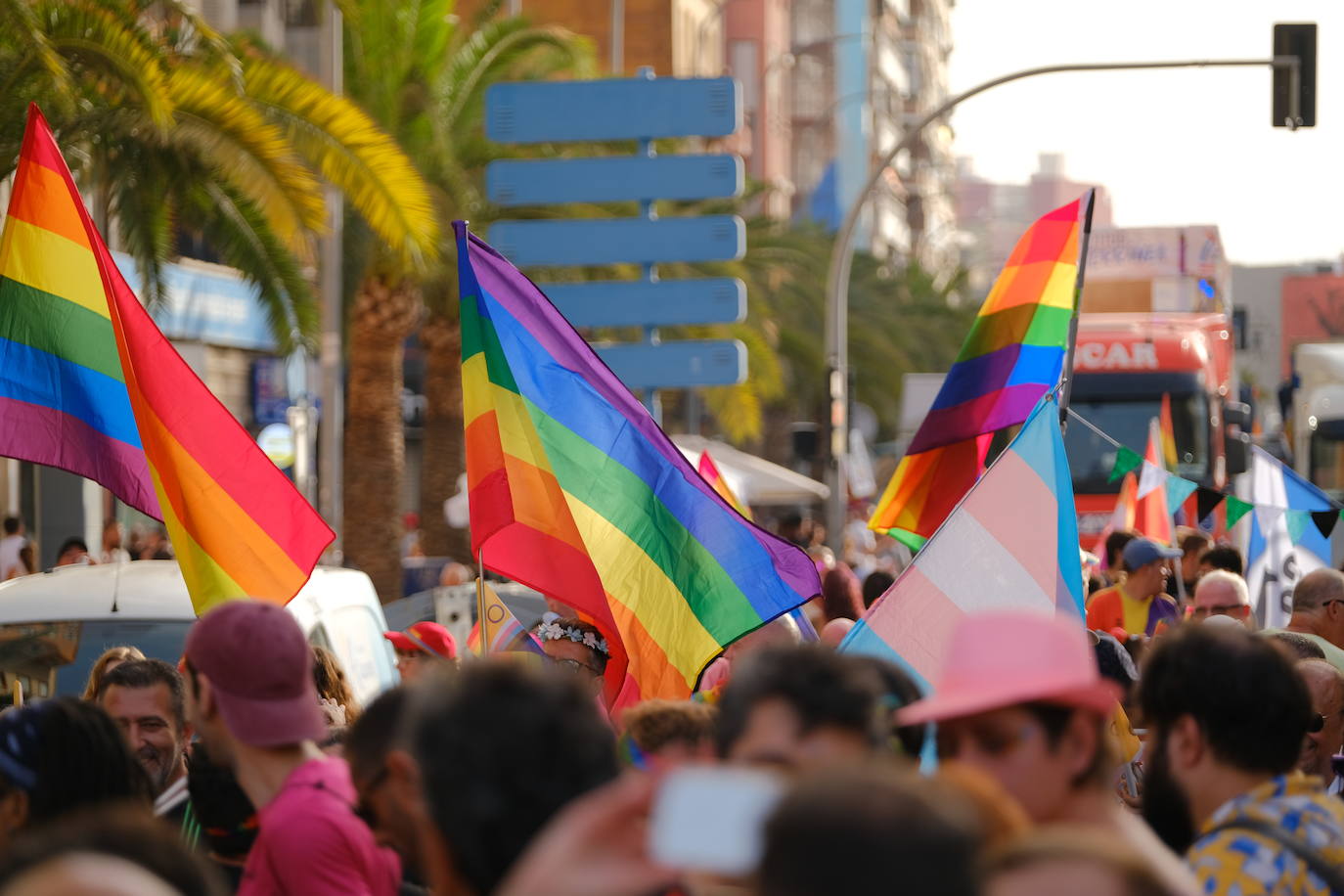 Multitudinaria manifestación del Orgullo LGTBIQ+ en Alicante