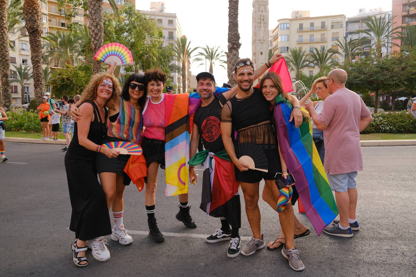 Multitudinaria manifestación del Orgullo LGTBIQ+ en Alicante